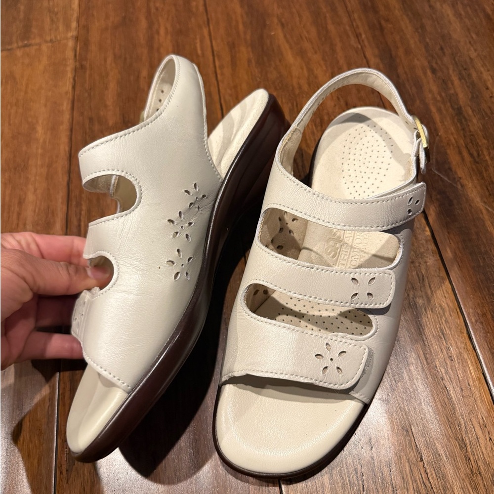SAS Quatro Slingback Cream Sandals - Picture 8 of 9